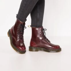 Dr. Martens Veterlaarsjes Veterboots Dames Bourgogne -Damesschoenen Winkel 8980d9e3bc8e8b8e97911f5b5708e8f5